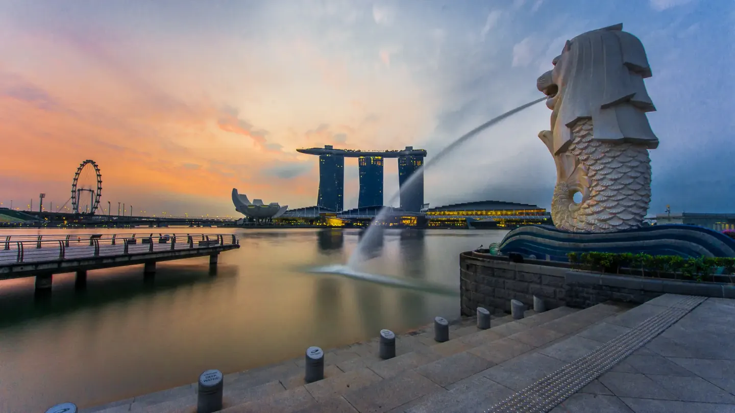 Merlion statue and Marina Bay Sands waterfront for Singapore tourist visa